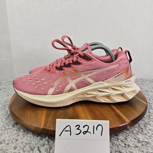 Asics Novablast 2 Smoke Rose Pure Bronze Athletic Gym Road Running Shoe Womens 9 - Picture 1 of 13